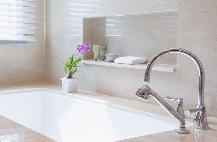 Imagen de la habitación del Hotel Oriental Residence Bangkok. Foto 8