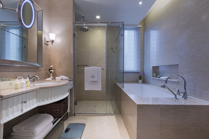 Imagen de la habitación del Hotel Oriental Residence Bangkok. Foto 9