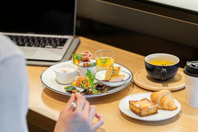 Imagen del bar/restaurante del Hotel Oriental Suites Airport Osaka Rinku. Foto 6