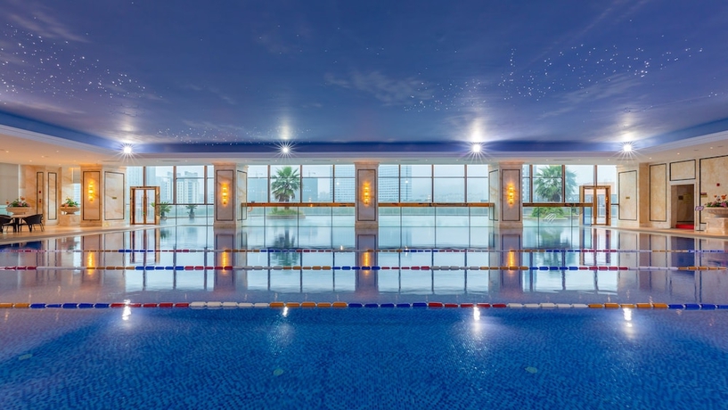 Imagen de la piscina del Hotel Oriental Ventura. Foto 19