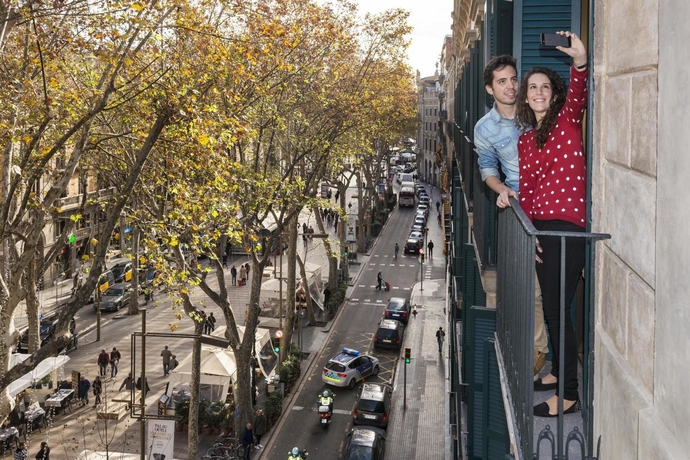 Imagen de los exteriores del Hotel Oriente Atiram. Foto 9