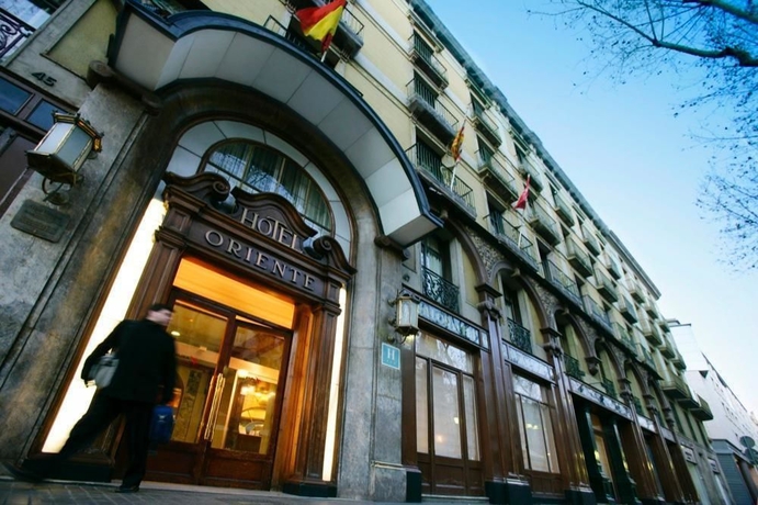 Imagen de los exteriores del Hotel Oriente Atiram. Foto 11