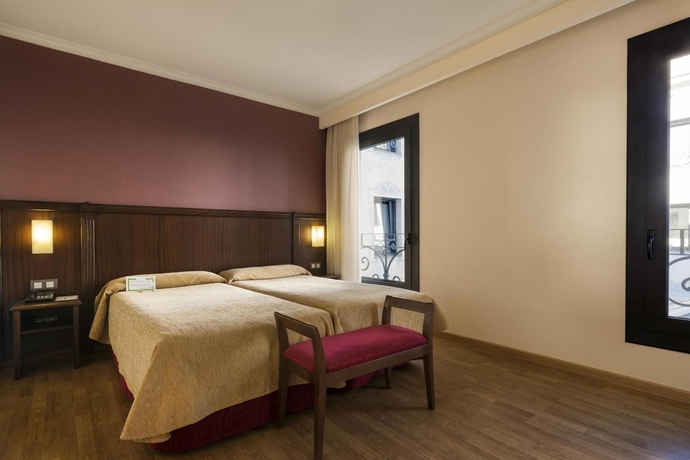 Imagen de la habitación del Hotel Oriente Atiram. Foto 6