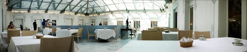 Imagen del bar/restaurante del Hotel Oriente Atiram. Foto 5