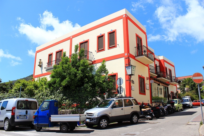 Imagen de los exteriores del Hotel Oriente, Lipari. Foto 6