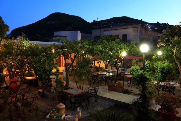 Imagen del bar/restaurante del Hotel Oriente, Lipari. Foto 1