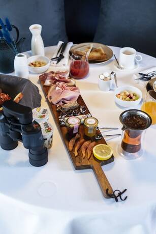 Imagen de la habitación del Hotel Origines par Adrien Descouls, The Originals Relais. Foto 11