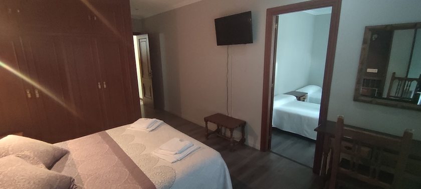 Imagen de la habitación del Hotel Orillamar. Foto 13