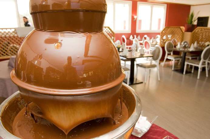 Imagen del bar/restaurante del Hotel Orion, Amn&eacute;ville. Foto 8