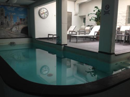 Imagen de la piscina del Hotel Orion, Gante. Foto 10