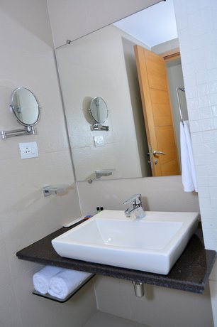 Imagen de la habitación del Hotel Orion Premiere. Foto 8