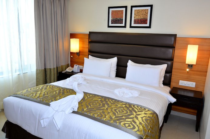 Imagen de la habitación del Hotel Orion Premiere. Foto 10