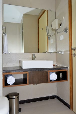 Imagen de la habitación del Hotel Orion Premiere. Foto 19