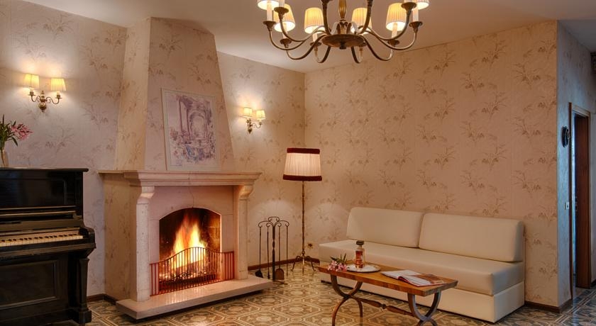 Imagen de los interiores del Hotel Orione. Foto 7