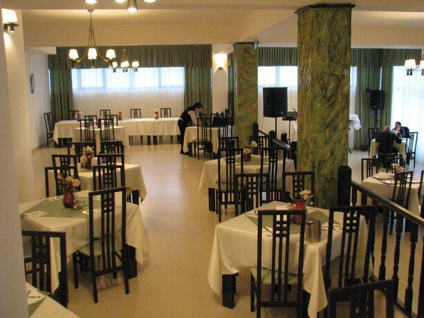 Imagen general del Hotel Orizont, Caciulata. Foto 37