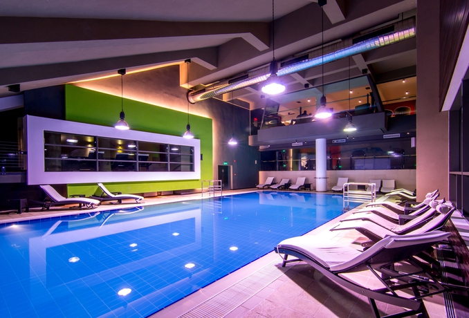 Imagen de la piscina del Hotel Orizont. Foto 11