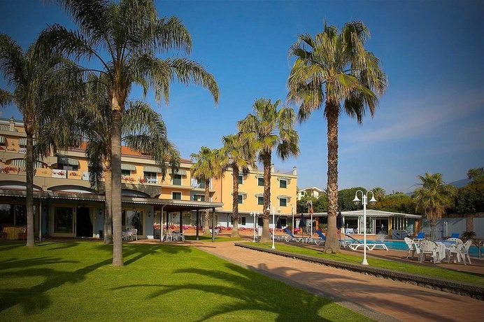 Imagen de los exteriores del Hotel Orizzonte, Acireale. Foto 9