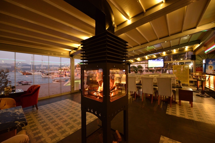 Imagen del bar/restaurante del Hotel Orka Boutique. Foto 4