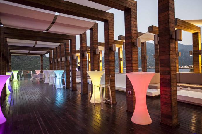 Imagen del bar/restaurante del Hotel Orka Lotus Beach. Foto 4