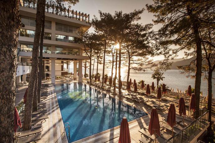 Imagen de la piscina del Hotel Orka Lotus Beach. Foto 12