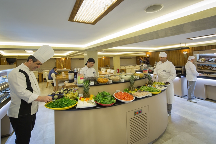 Imagen del bar/restaurante del Hotel Orka Royal and Spa. Foto 2