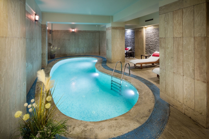 Imagen de la piscina del Hotel Orka Royal and Spa. Foto 12