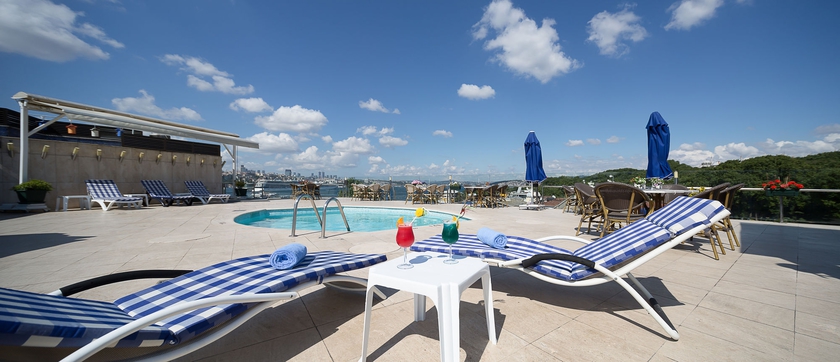 Imagen de la piscina del Hotel Orka Royal and Spa. Foto 13