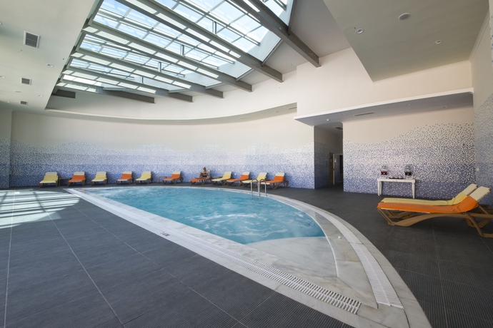 Imagen de la piscina del Hotel Orka Sunlife Resort and Aquapark. Foto 3