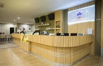 Imagen del bar/restaurante del Hotel Orkid Inn Mahkota Cheras. Foto 3