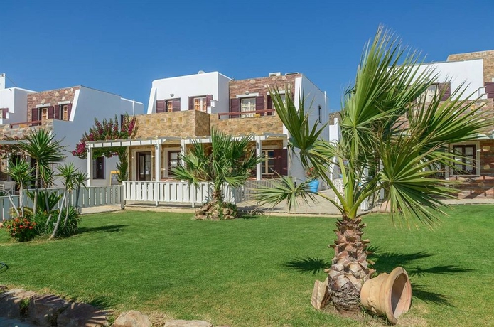 Imagen de los exteriores del Hotel Orkos Beach. Foto 9