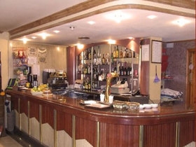 Imagen del bar/restaurante del Hotel Orla. Foto 17