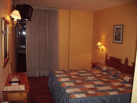 Imagen de la habitación del Hotel Orla. Foto 19