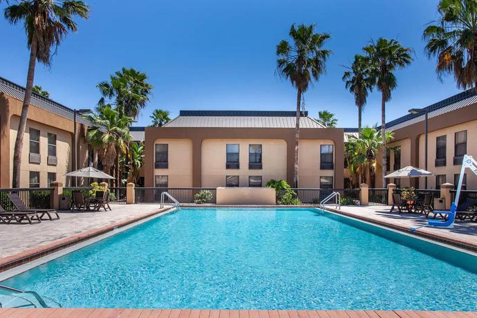 Imagen de la piscina del Hotel Orlando Palms. Foto 14