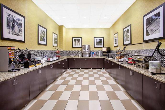 Imagen del bar/restaurante del Hotel Orlando Palms. Foto 8