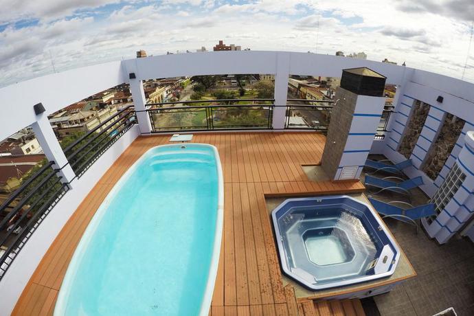 Imagen de la piscina del Hotel Orly. Foto 7