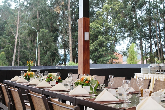 Imagen del bar/restaurante del Hotel Oro Verde Cuenca. Foto 3