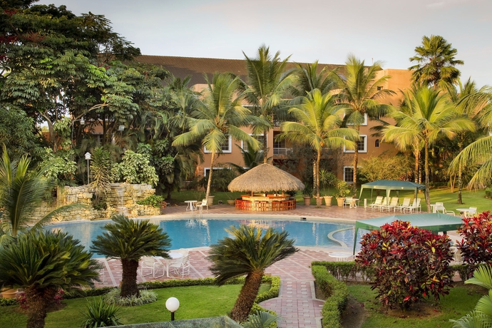 Imagen de la piscina del Hotel Oro Verde Machala. Foto 15