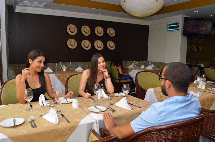 Imagen del bar/restaurante del Hotel Oro Verde Manta. Foto 2