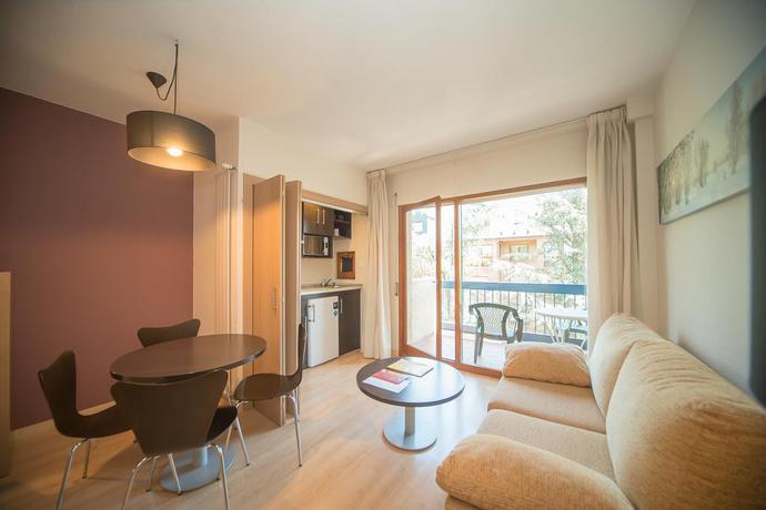 Imagen de la habitación del Hotel Oroel and Spa. Foto 3