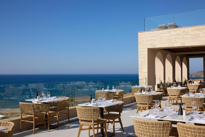 Imagen de los interiores del Hotel Oros Luxury Beach Resort. Foto 7