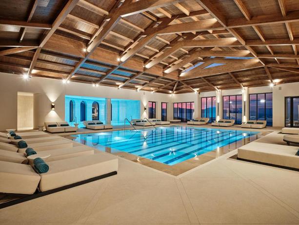 Imagen de la piscina del Hotel Oros Luxury Beach Resort. Foto 9