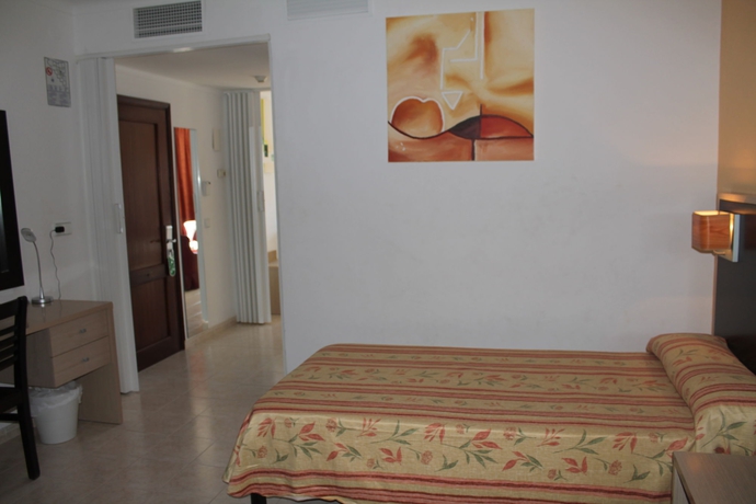 Imagen de la habitación del Hotel Orosol. Foto 4