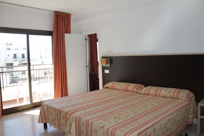 Imagen de la habitación del Hotel Orosol. Foto 13