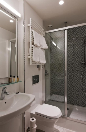 Imagen de la habitación del Hotel Orphée. Foto 15