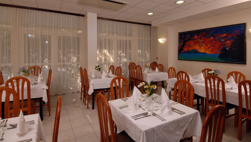 Imagen del bar/restaurante del Hotel Orphee, MLINI. Foto 1