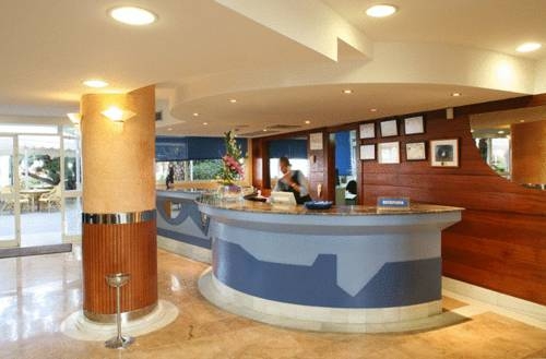 Imagen de la piscina del Hotel Orquidea Playa Aparthotel Y Spa. Foto 15