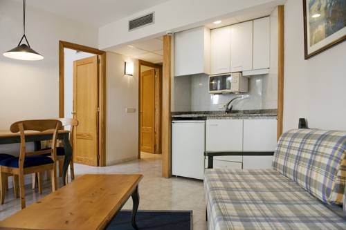 Imagen de la piscina del Hotel Orquidea Playa Aparthotel Y Spa. Foto 16