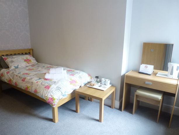 Imagen de la habitación del Hotel Orrell Park. Foto 7