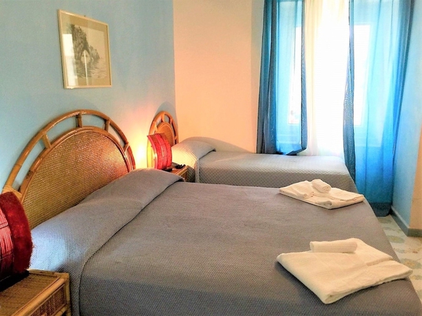 Imagen de la habitación del Hotel Ortensia. Foto 5