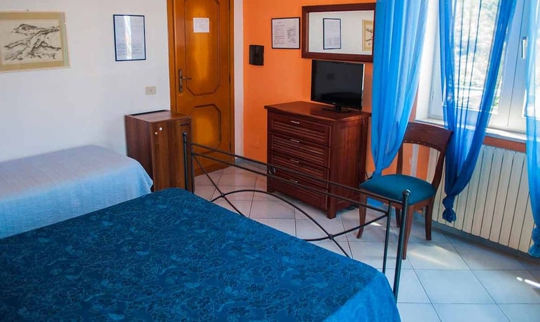 Imagen de la habitación del Hotel Ortensia. Foto 13